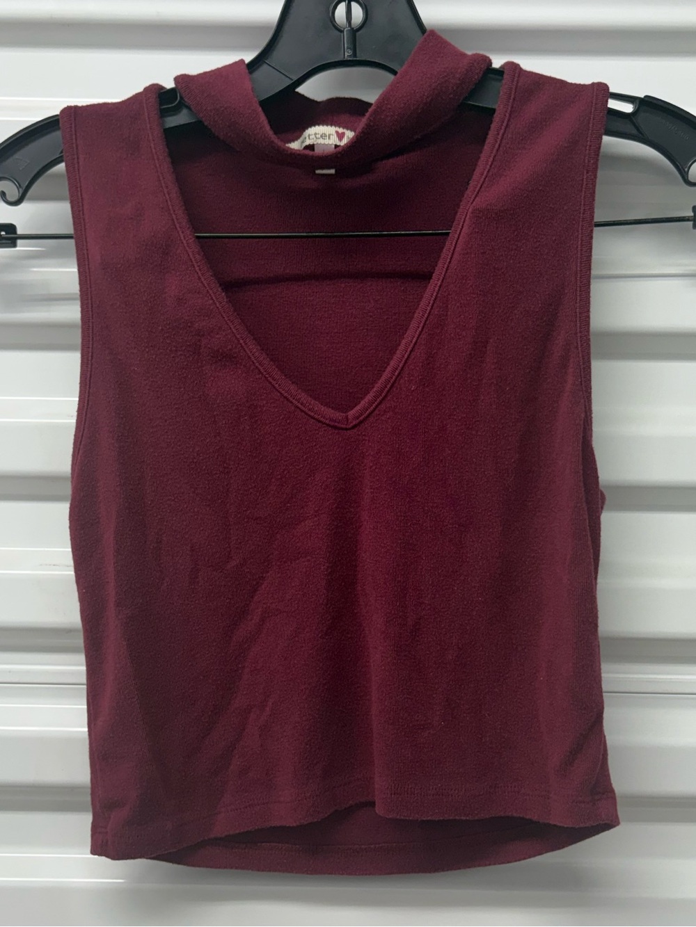 Better Belle Burgundy Cut-Out Knit Sleeveless Cropped Tank Top V Neck L